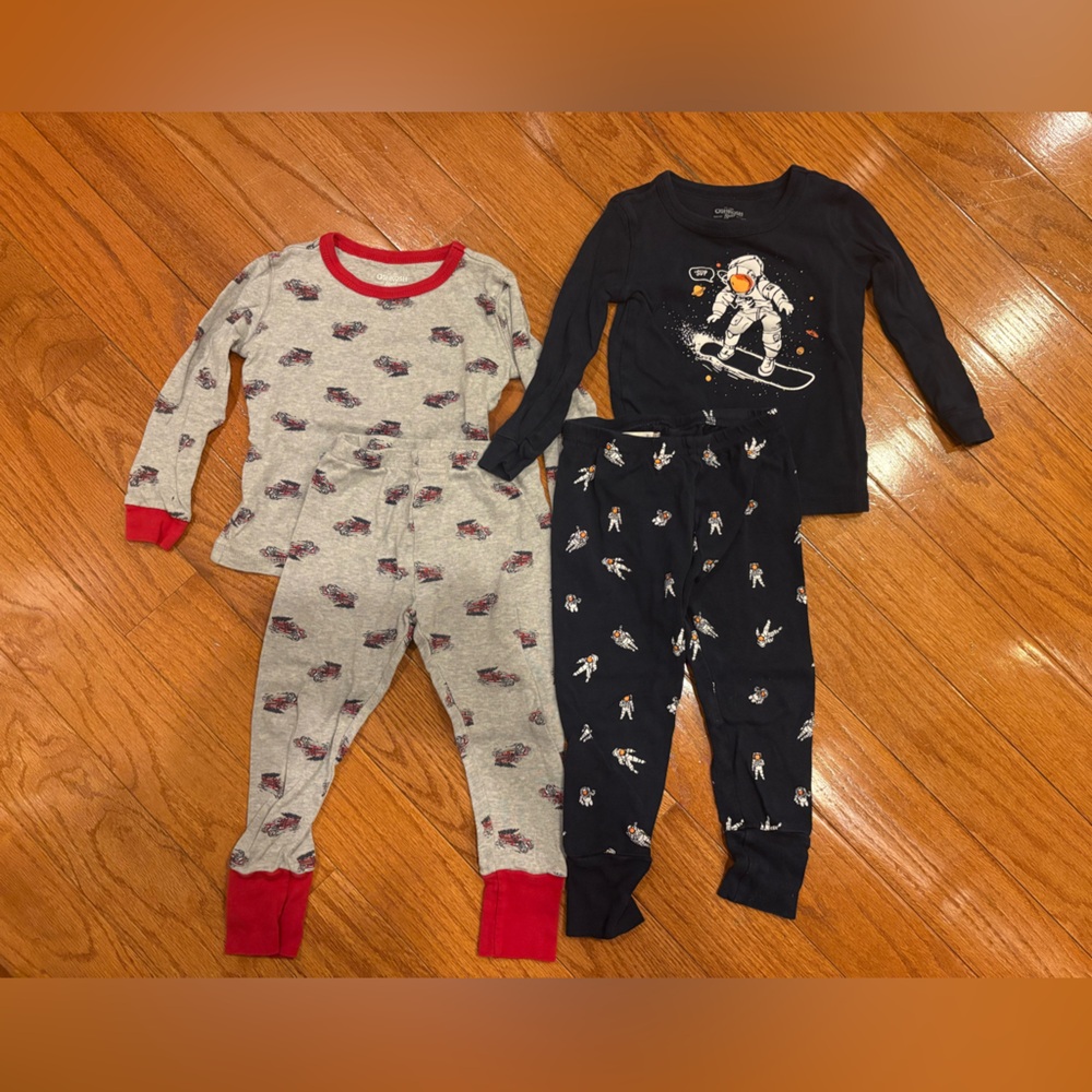 Oshkosh B’Gosh pajama sets - Firetrucks + Space - 2T